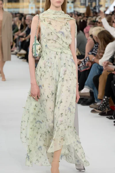 Look 64